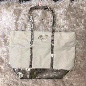 VS Tote